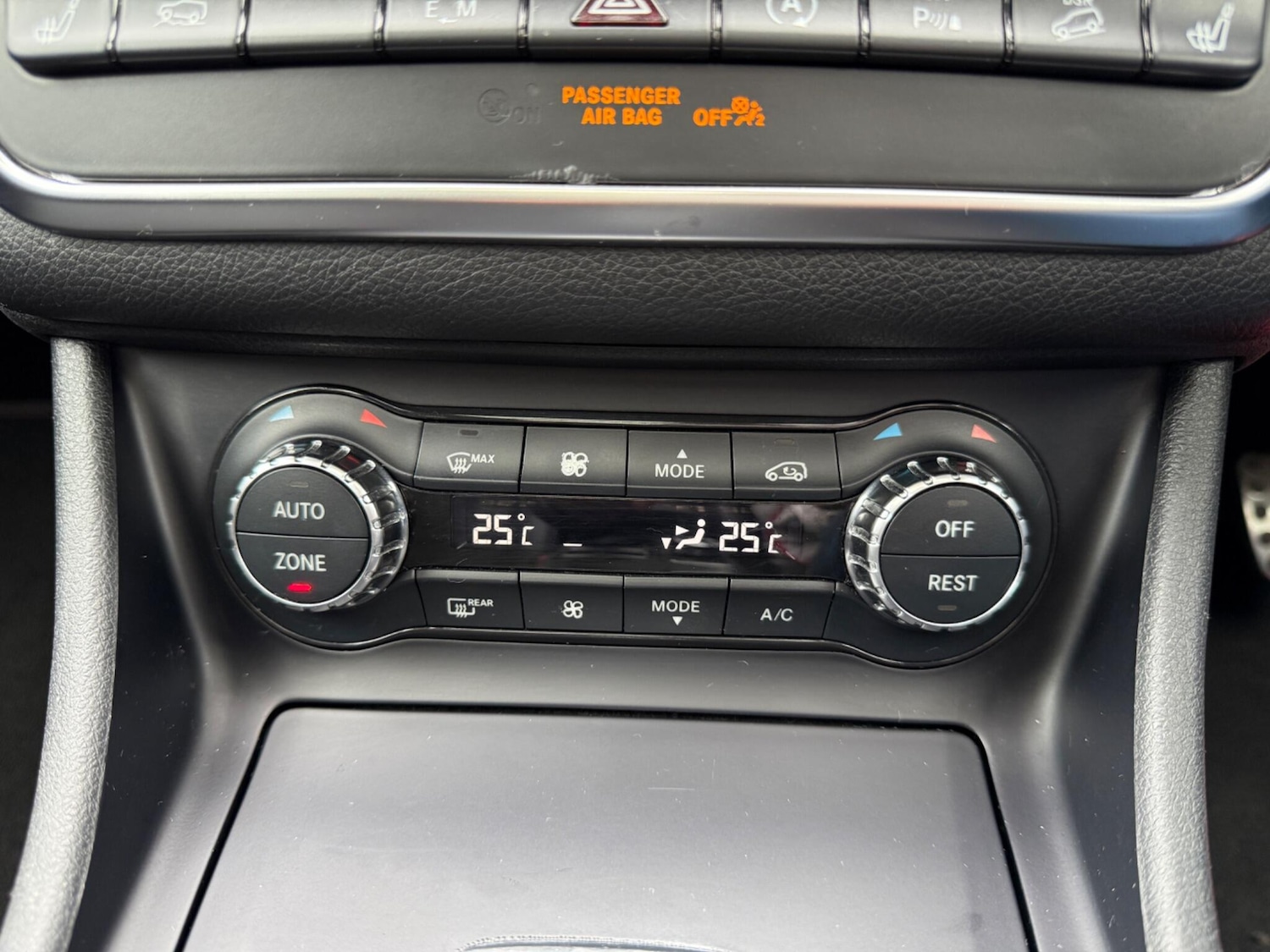 Used Mercedes-Benz GLA 2015 for sale - 76370277: Photo 32