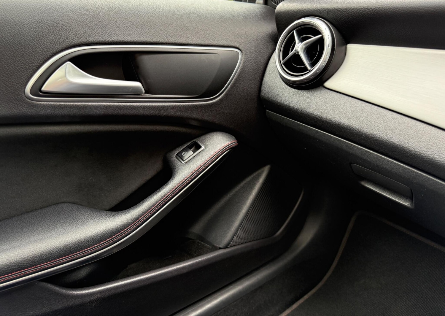 Used Mercedes-Benz GLA 2015 for sale - 76370277: Photo 45