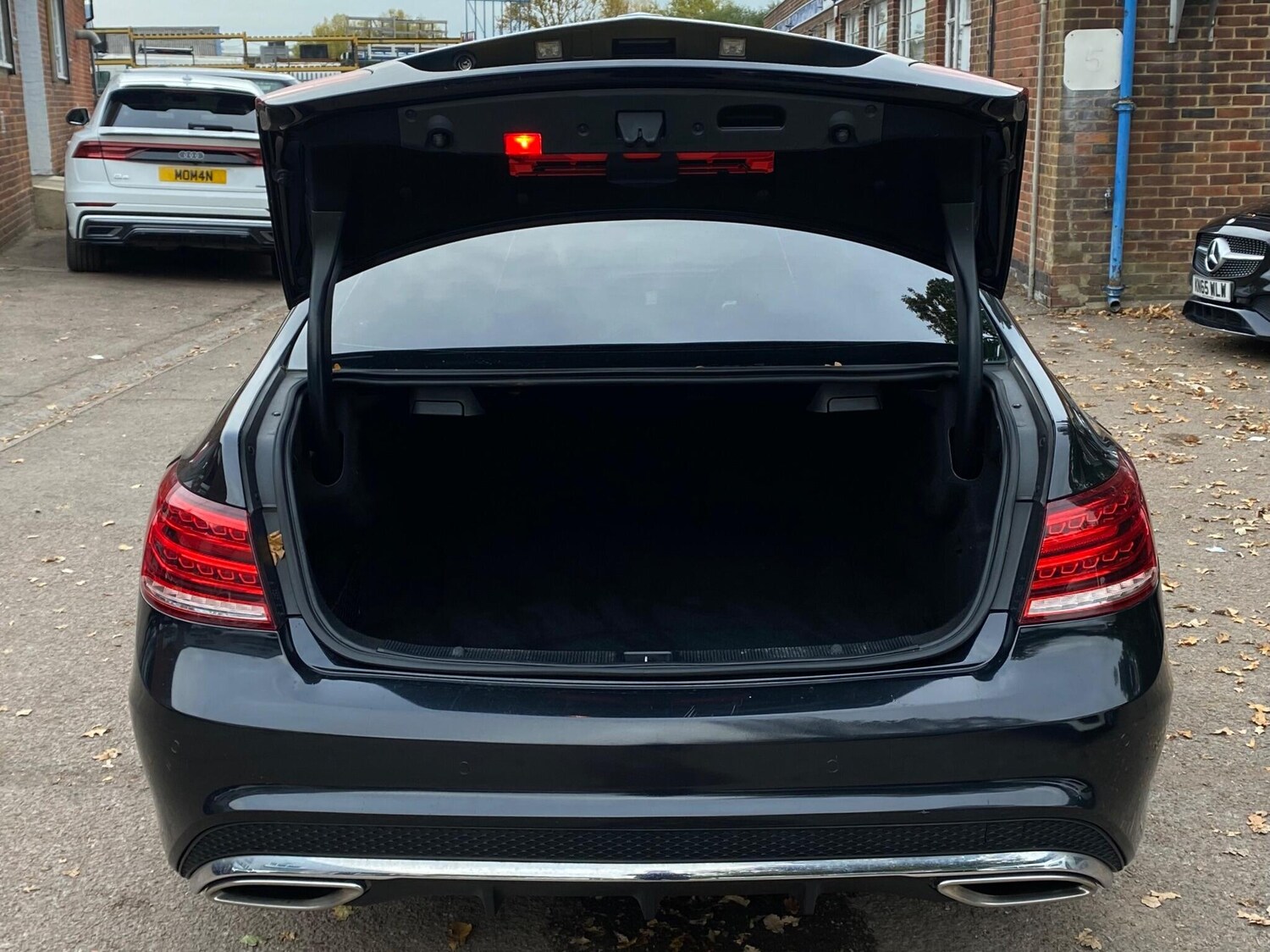 Used Mercedes-Benz E Class 2014 for sale - 76370334: Photo 64