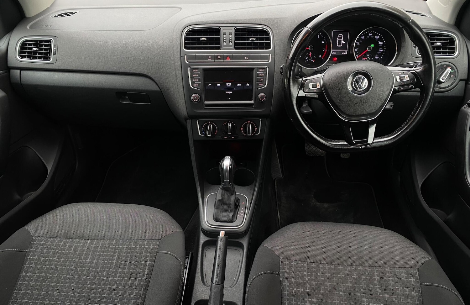 Used Volkswagen Polo 2016 for sale - 76657710: Photo 16