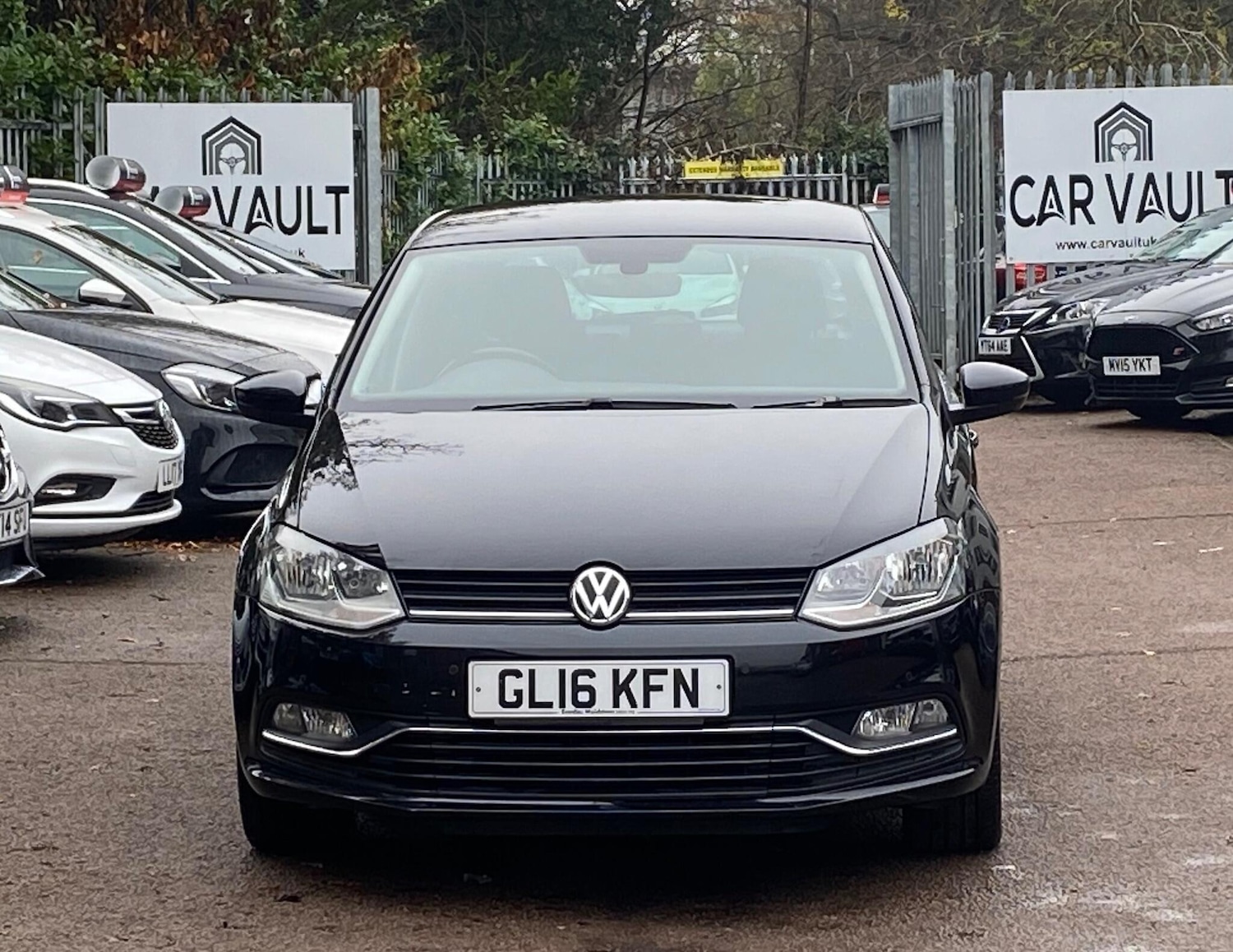 Used Volkswagen Polo 2016 for sale - 76657710: Photo 2