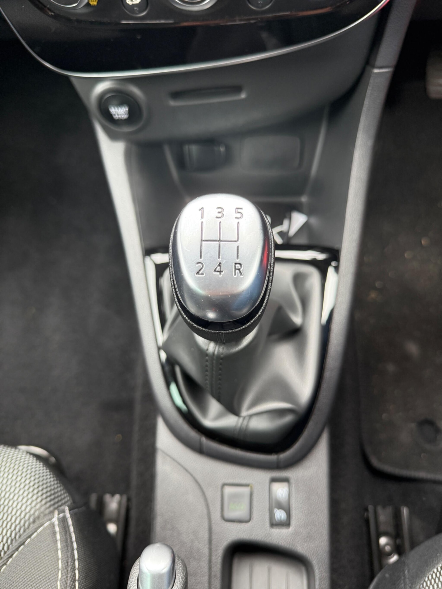 Used Renault Clio 2019 for sale - 76370116: Photo 32