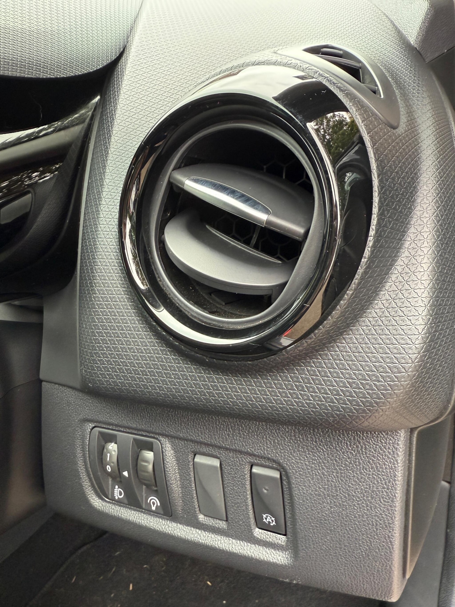 Used Renault Clio 2019 for sale - 76370116: Photo 35