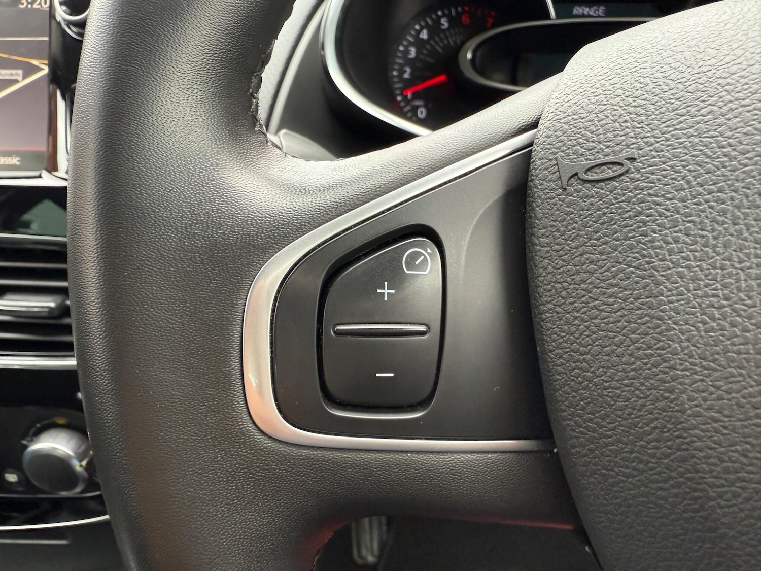 Used Renault Clio 2019 for sale - 76370116: Photo 41