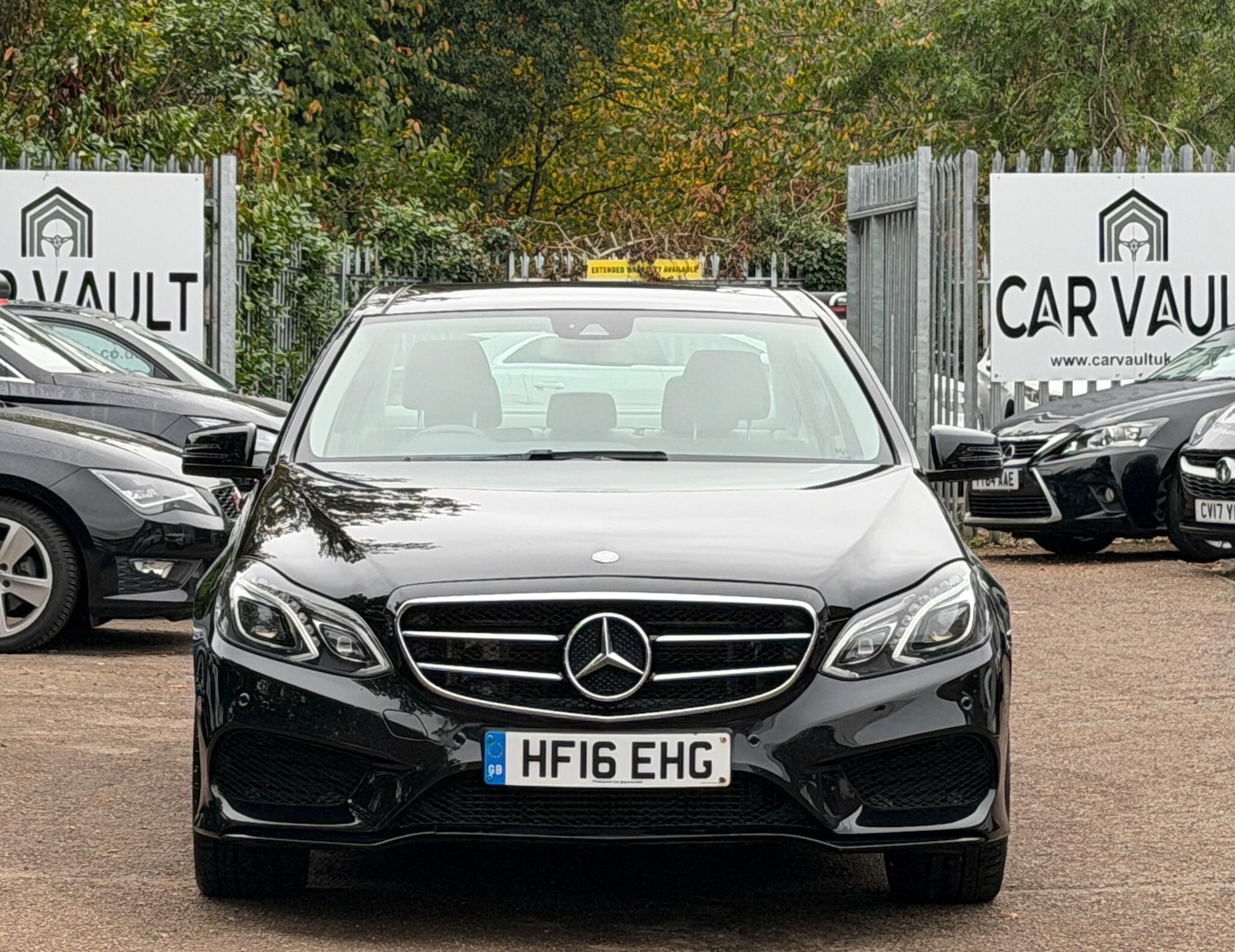 Used Mercedes-Benz E Class 2016 for sale - 76370875: Photo 2