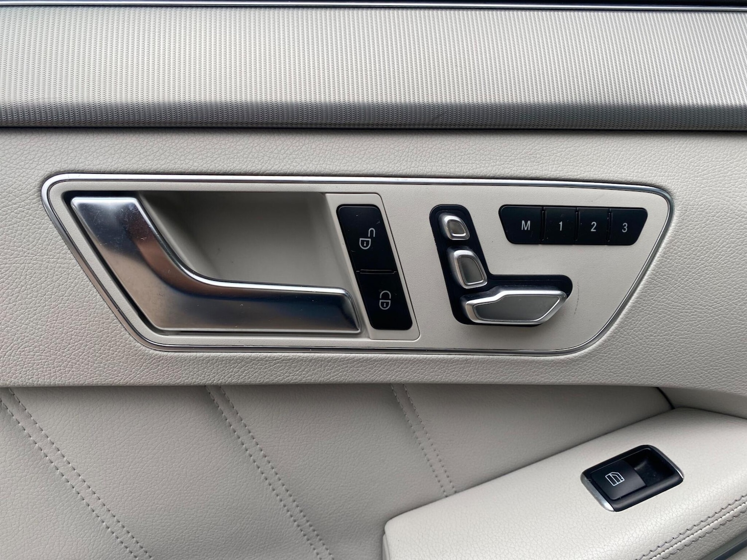Used Mercedes-Benz E Class 2016 for sale - 76370875: Photo 24