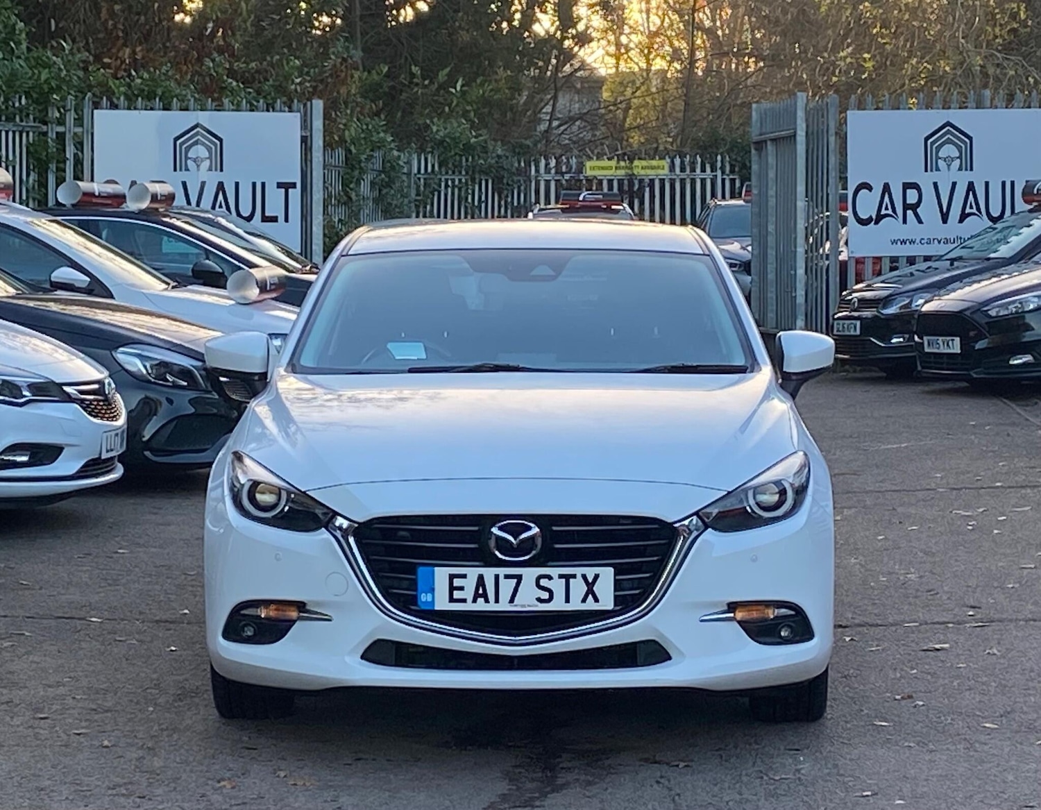 Used Mazda Mazda3 2017 for sale - 76620428: Photo 2