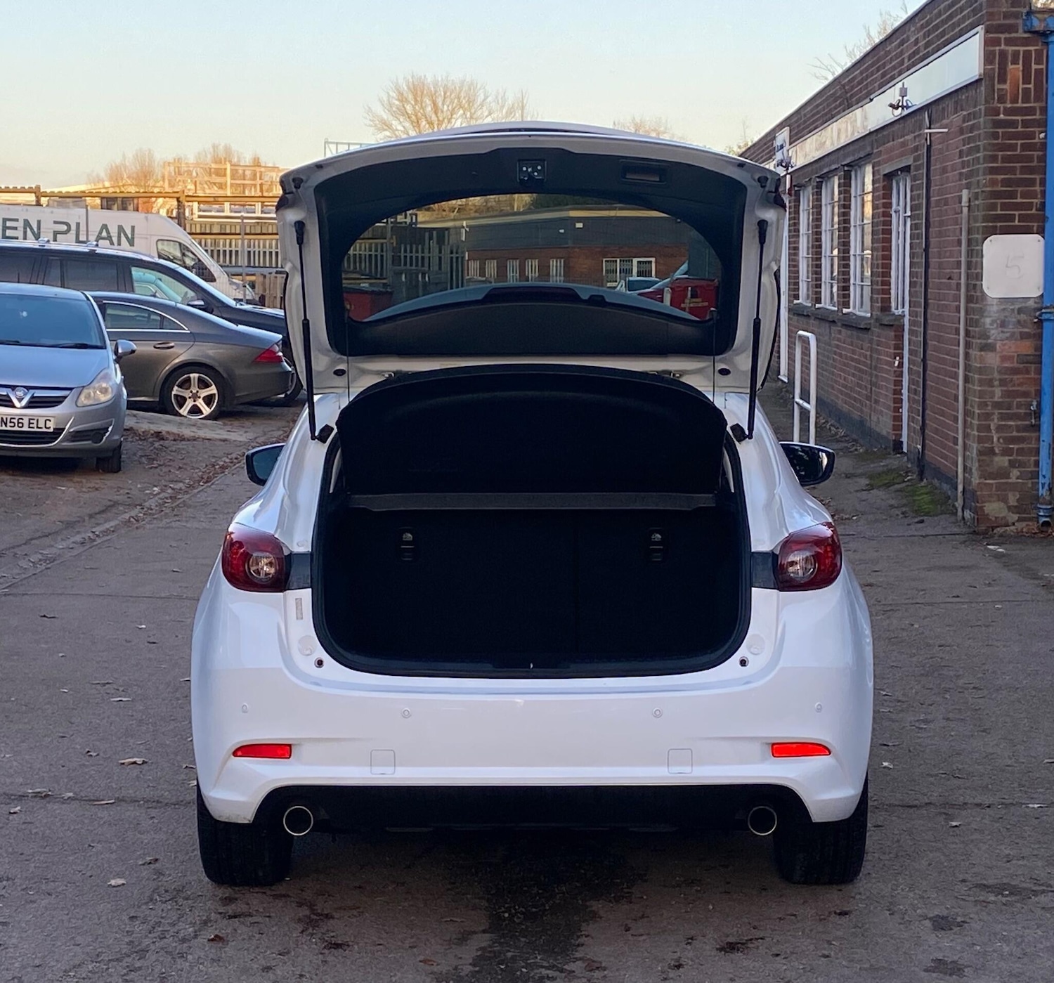 Used Mazda Mazda3 2017 for sale - 76620428: Photo 39