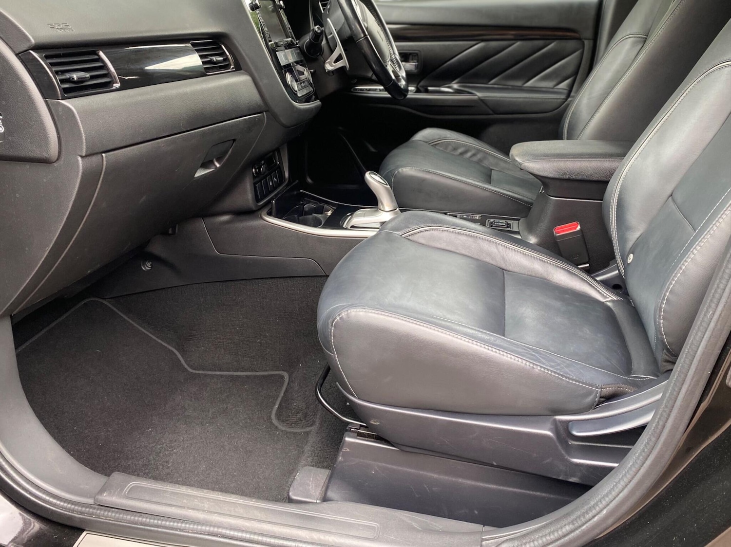 Used Mitsubishi Outlander 2017 for sale - 76370308: Photo 13