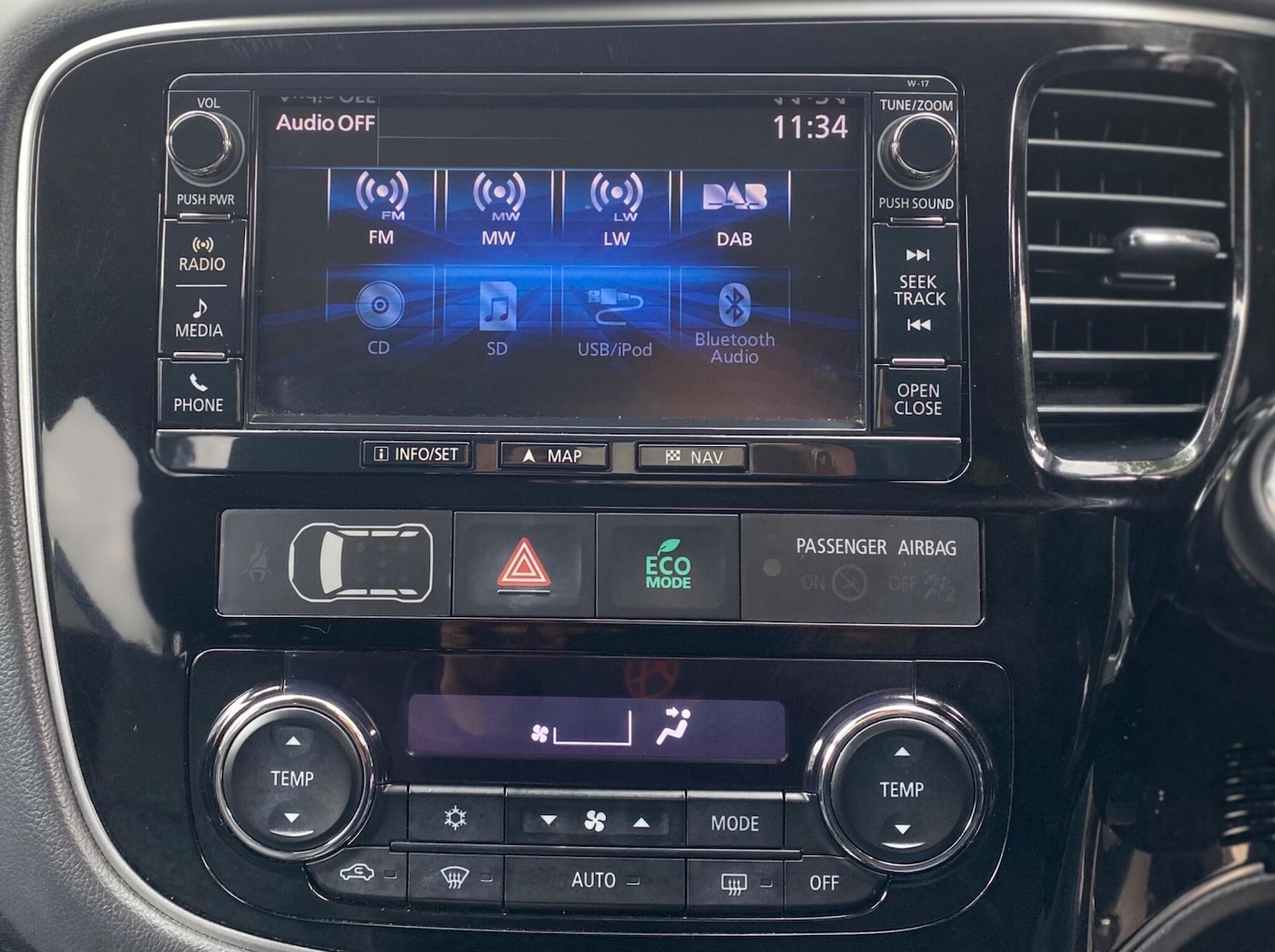 Used Mitsubishi Outlander 2017 for sale - 76370308: Photo 25