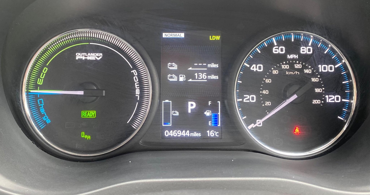 Used Mitsubishi Outlander 2017 for sale - 76370308: Photo 38