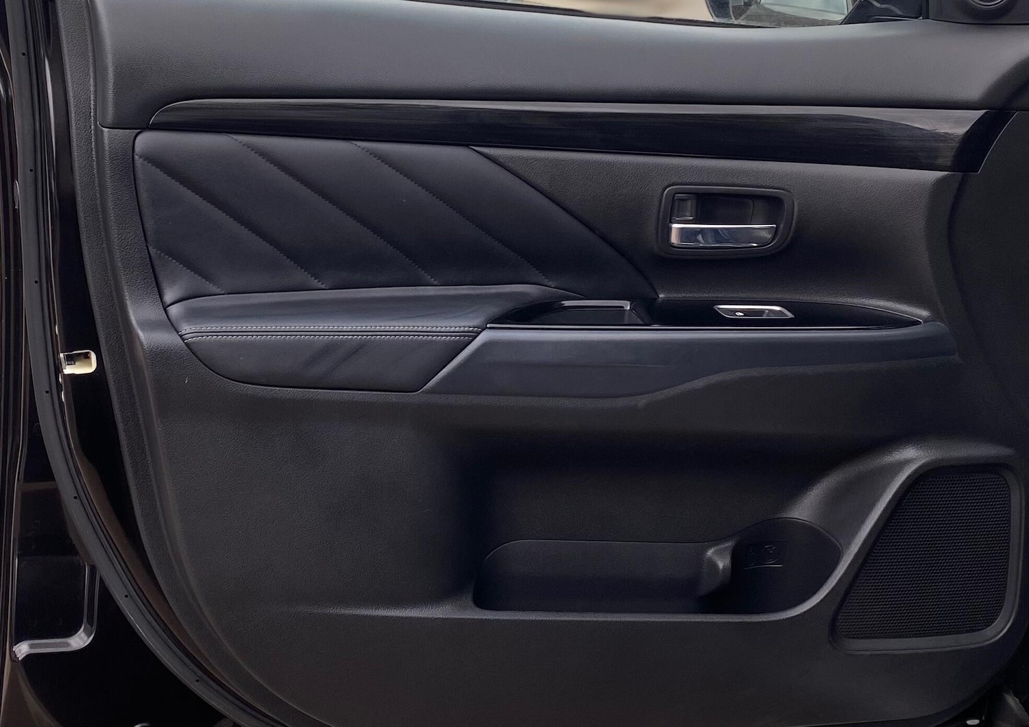 Used Mitsubishi Outlander 2017 for sale - 76370308: Photo 61