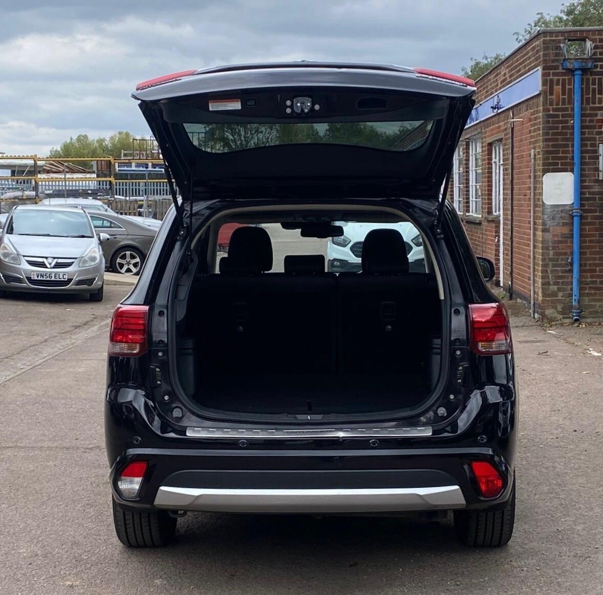 Used Mitsubishi Outlander 2017 for sale - 76370308: Photo 62