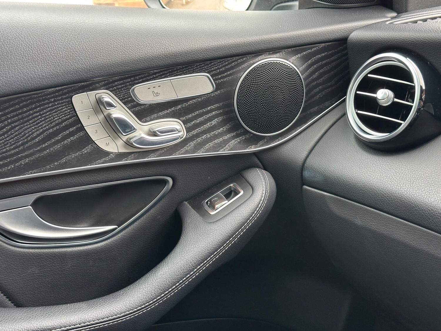 Used Mercedes-Benz GLC 2016 for sale - 76370084: Photo 38