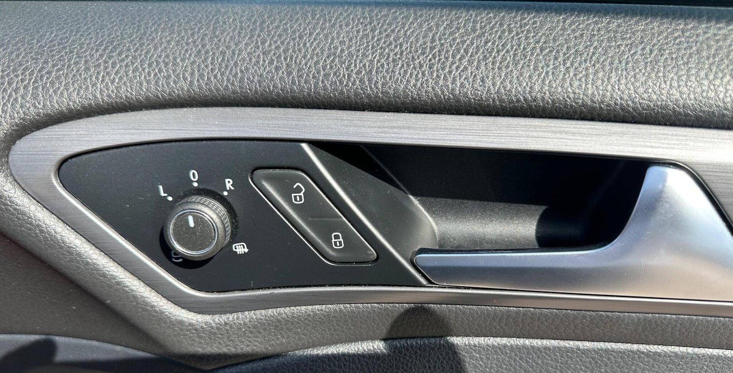 Used Volkswagen Golf 2017 for sale - 76371432: Photo 21