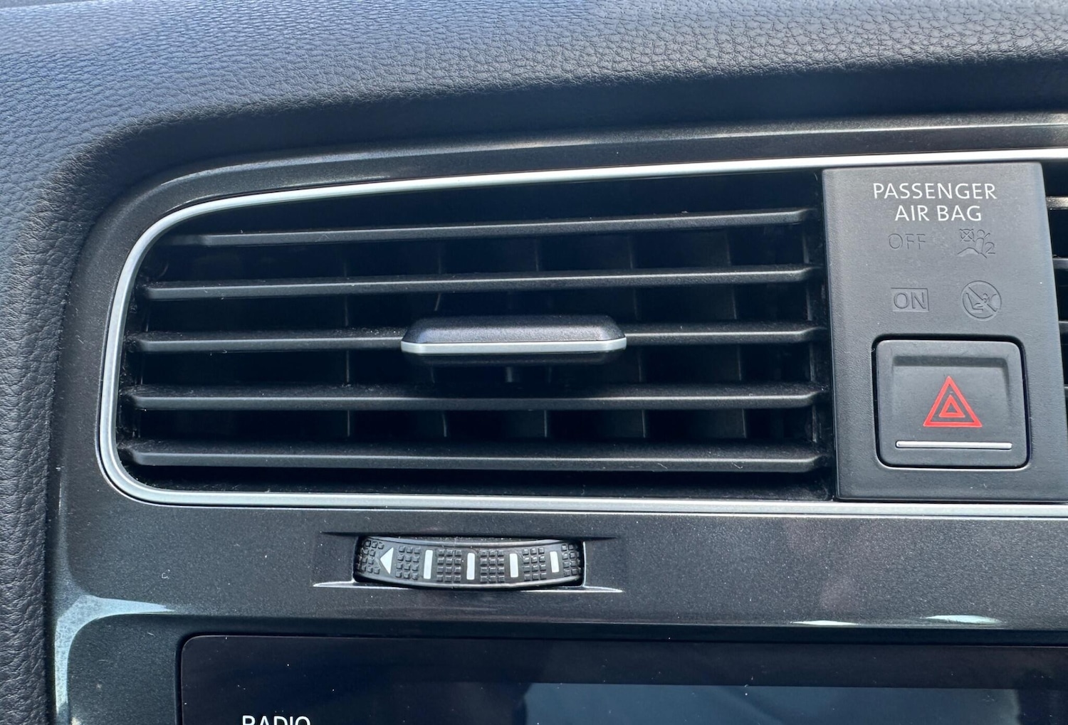 Used Volkswagen Golf 2017 for sale - 76371432: Photo 27