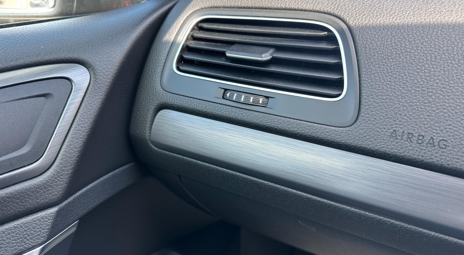 Used Volkswagen Golf 2017 for sale - 76371432: Photo 29