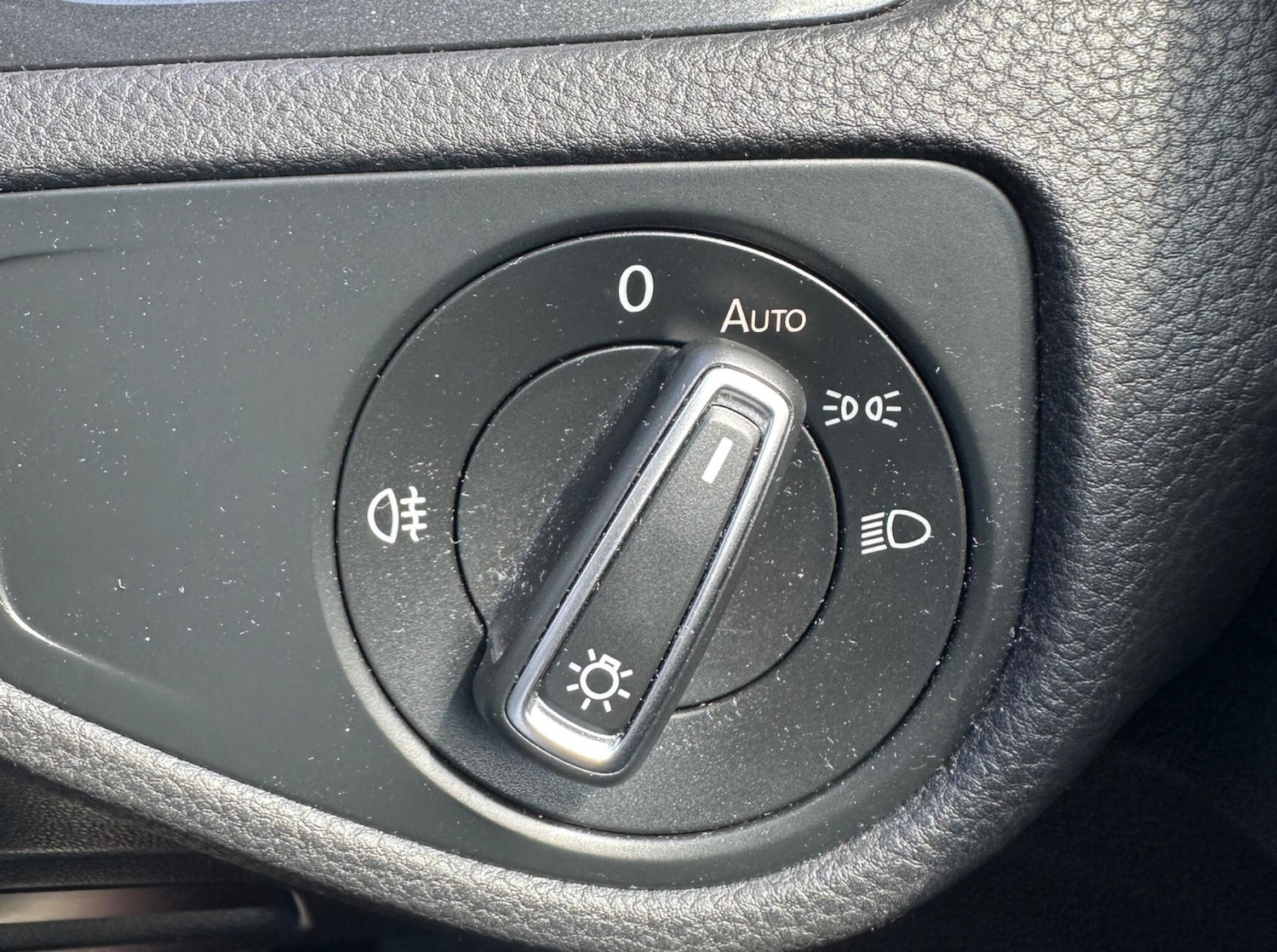 Used Volkswagen Golf 2017 for sale - 76371432: Photo 35