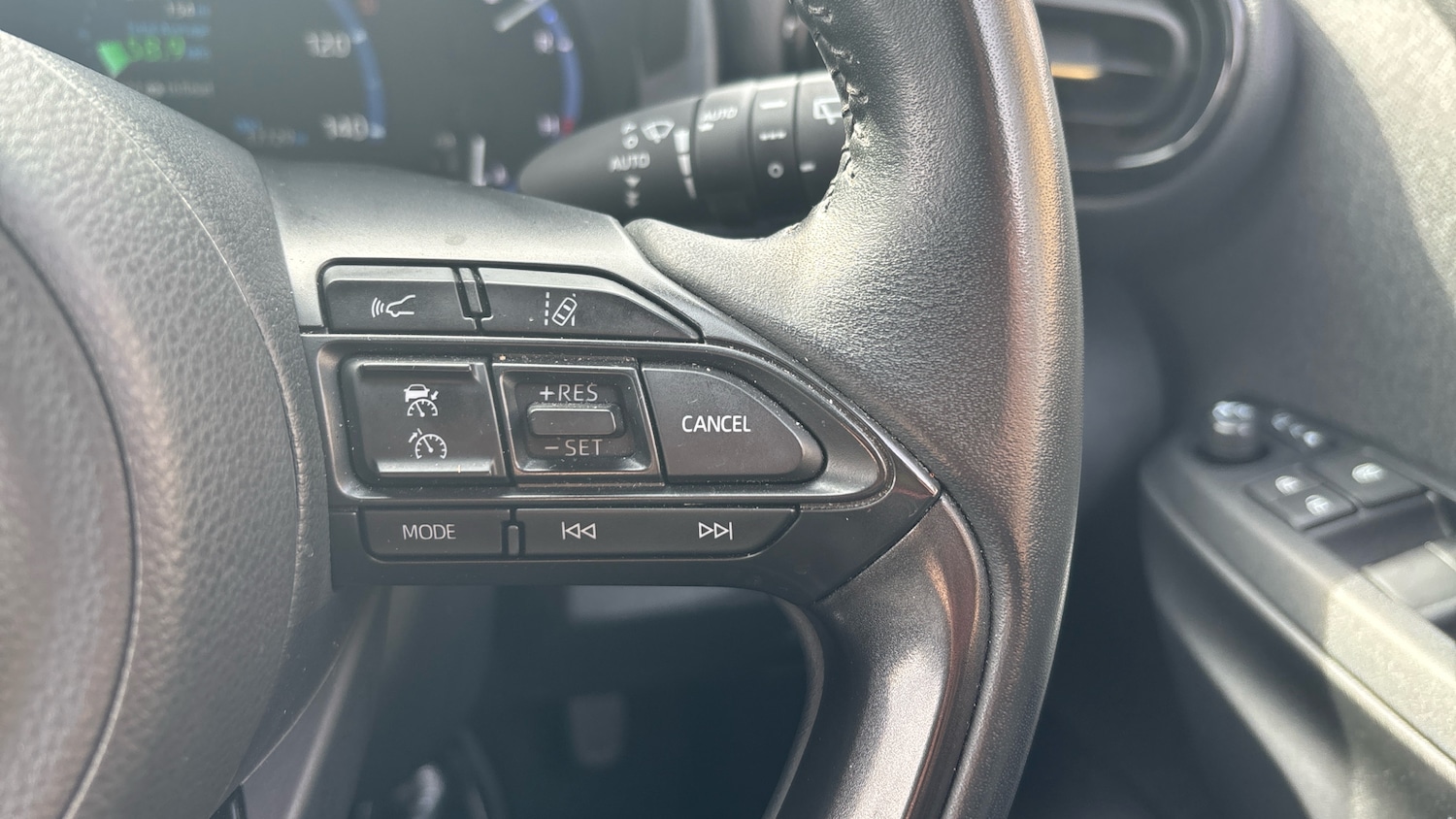 Used Toyota Yaris Cross 2023 for sale - 75997291: Photo 18