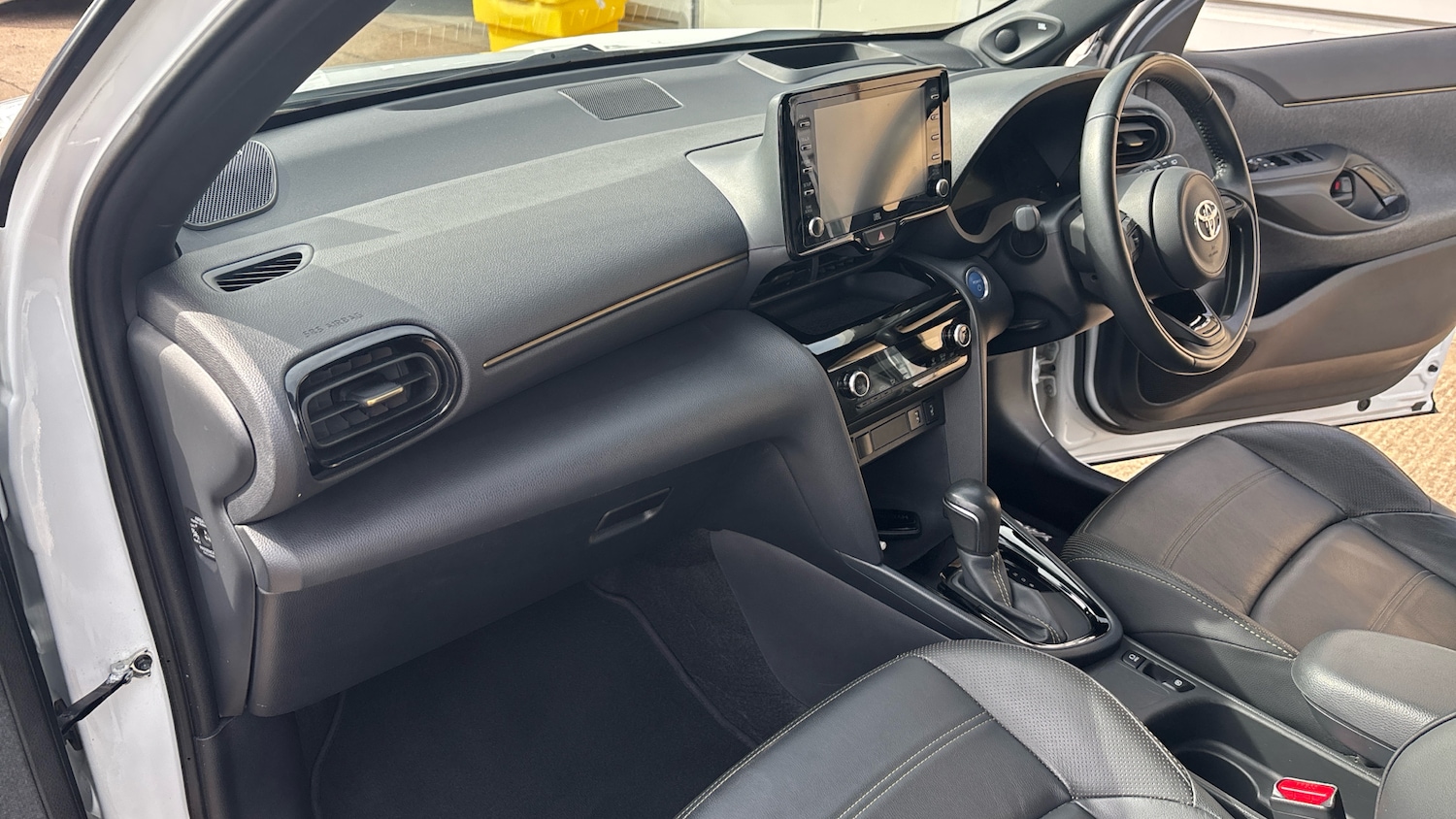 Used Toyota Yaris Cross 2023 for sale - 75997291: Photo 2