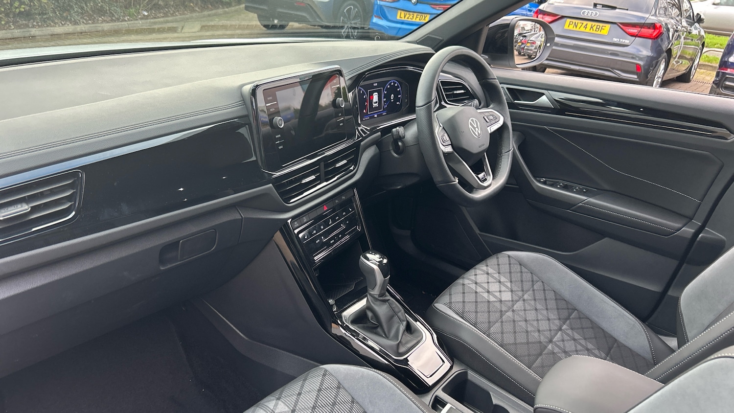 Used Volkswagen T-Roc 2025 for sale - 77431554: Photo 2