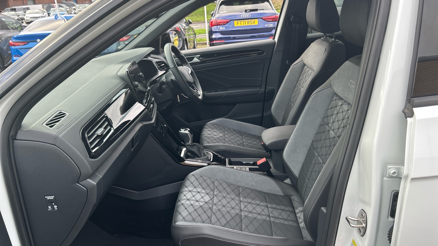 Used Volkswagen T-Roc 2025 for sale - 77431554: Photo 41