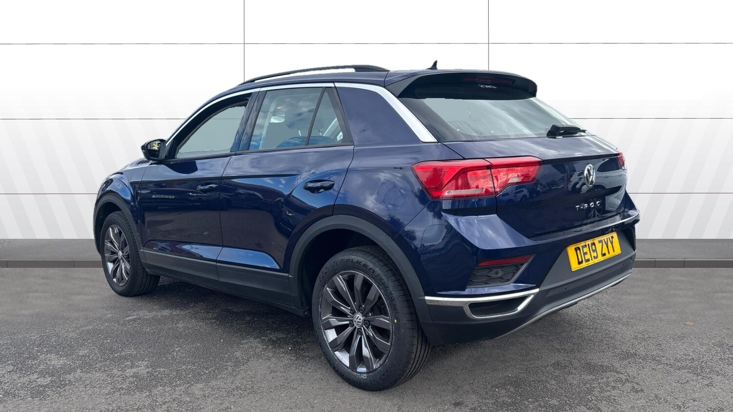 Used Volkswagen T-Roc 2019 for sale - 76209207: Photo 2