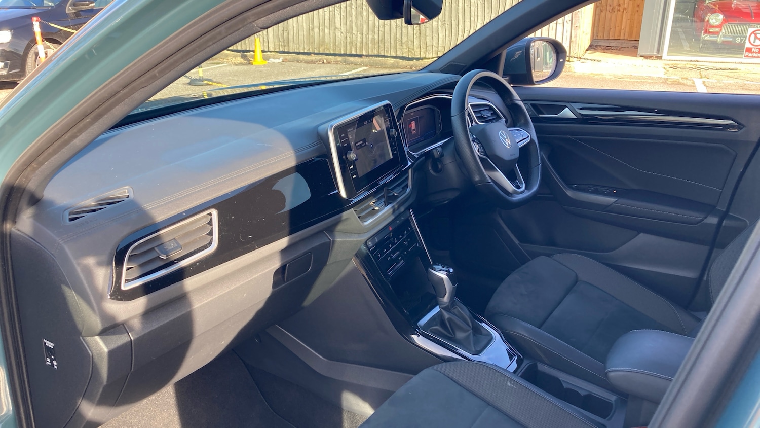 Used Volkswagen T-Roc 2022 for sale - 77640492: Photo 2