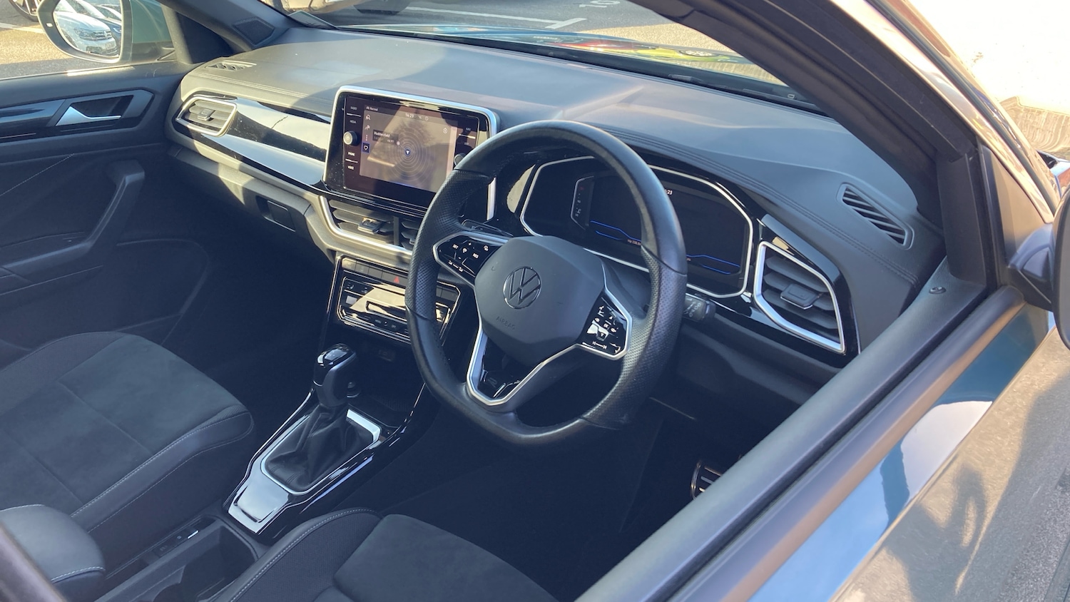 Used Volkswagen T-Roc 2022 for sale - 77640492: Photo 6