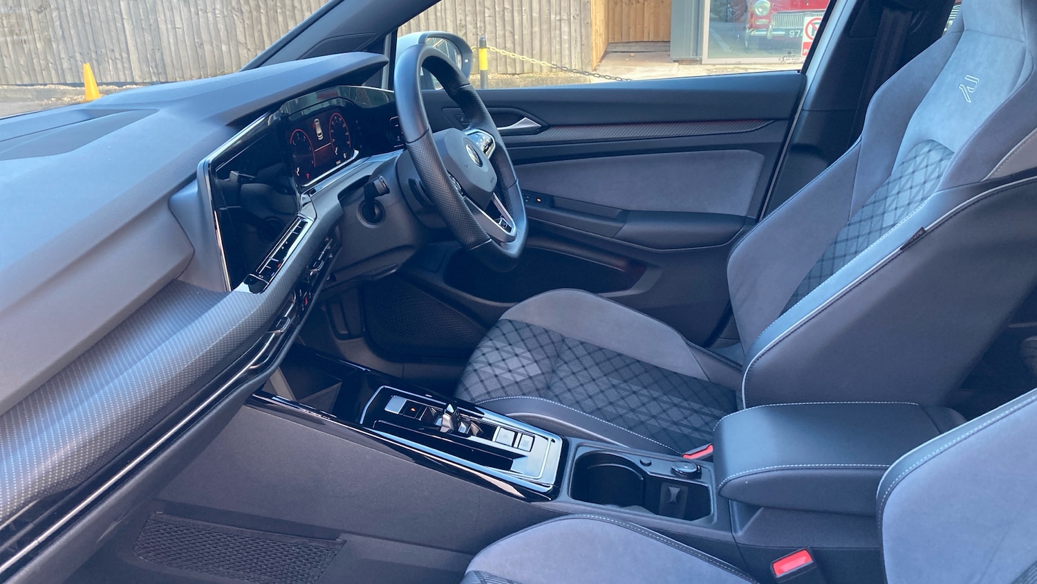 Used Volkswagen Golf 2023 for sale - 77114076: Photo 2