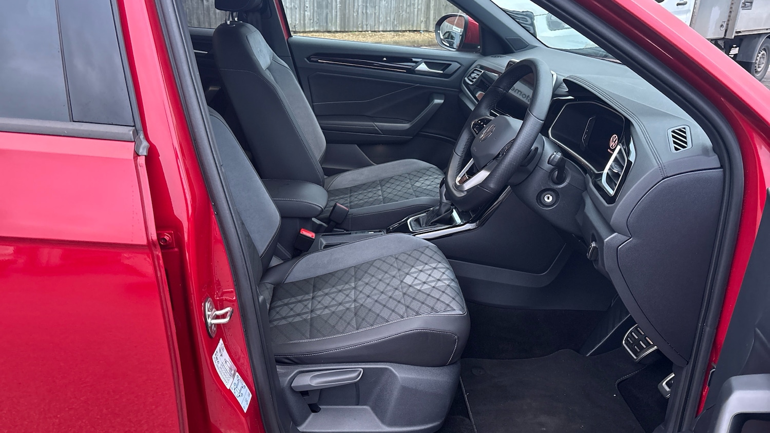 Used Volkswagen T-Roc 2023 for sale - 77474977: Photo 15