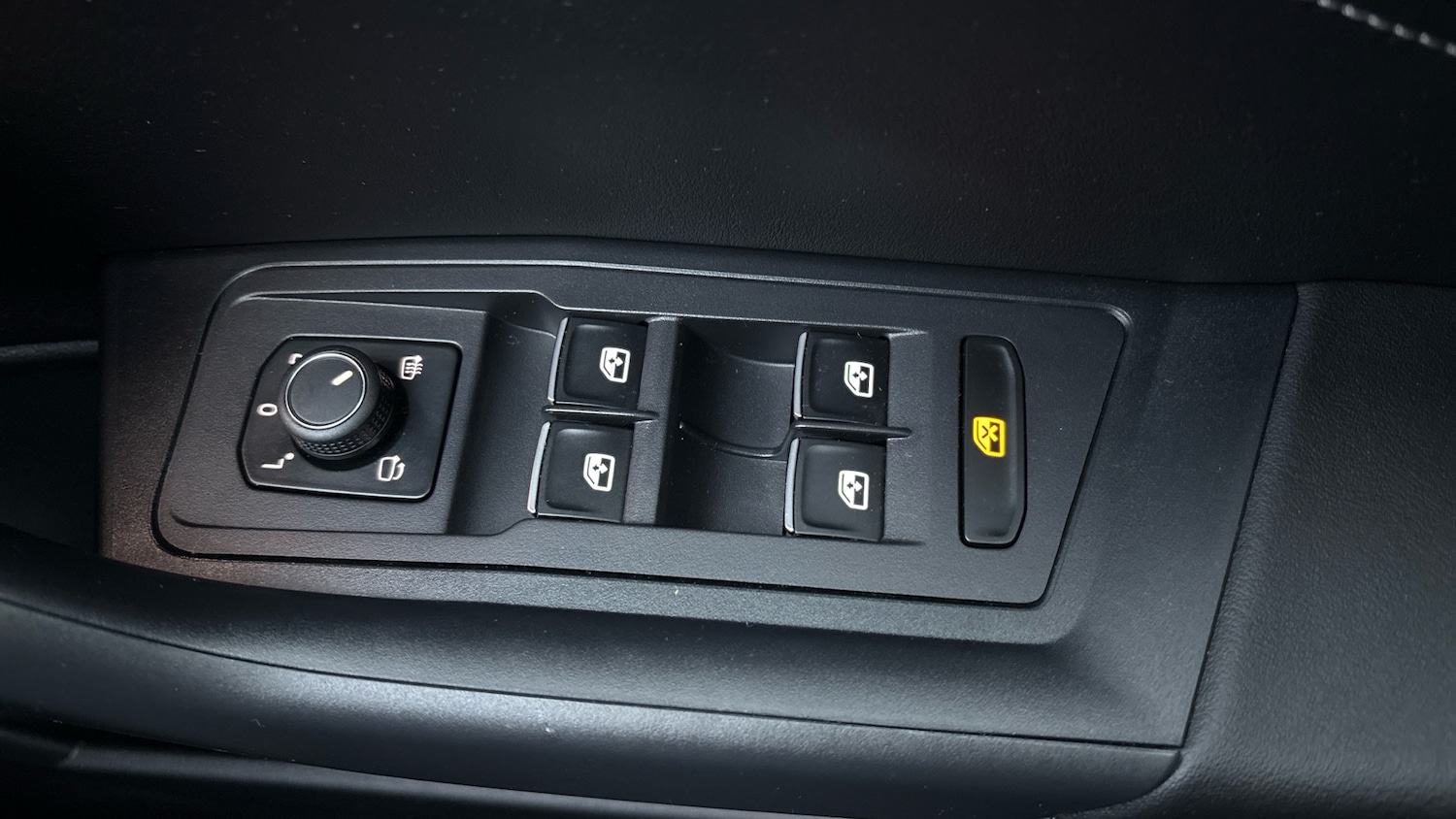 Used Volkswagen T-Roc 2023 for sale - 77474977: Photo 24