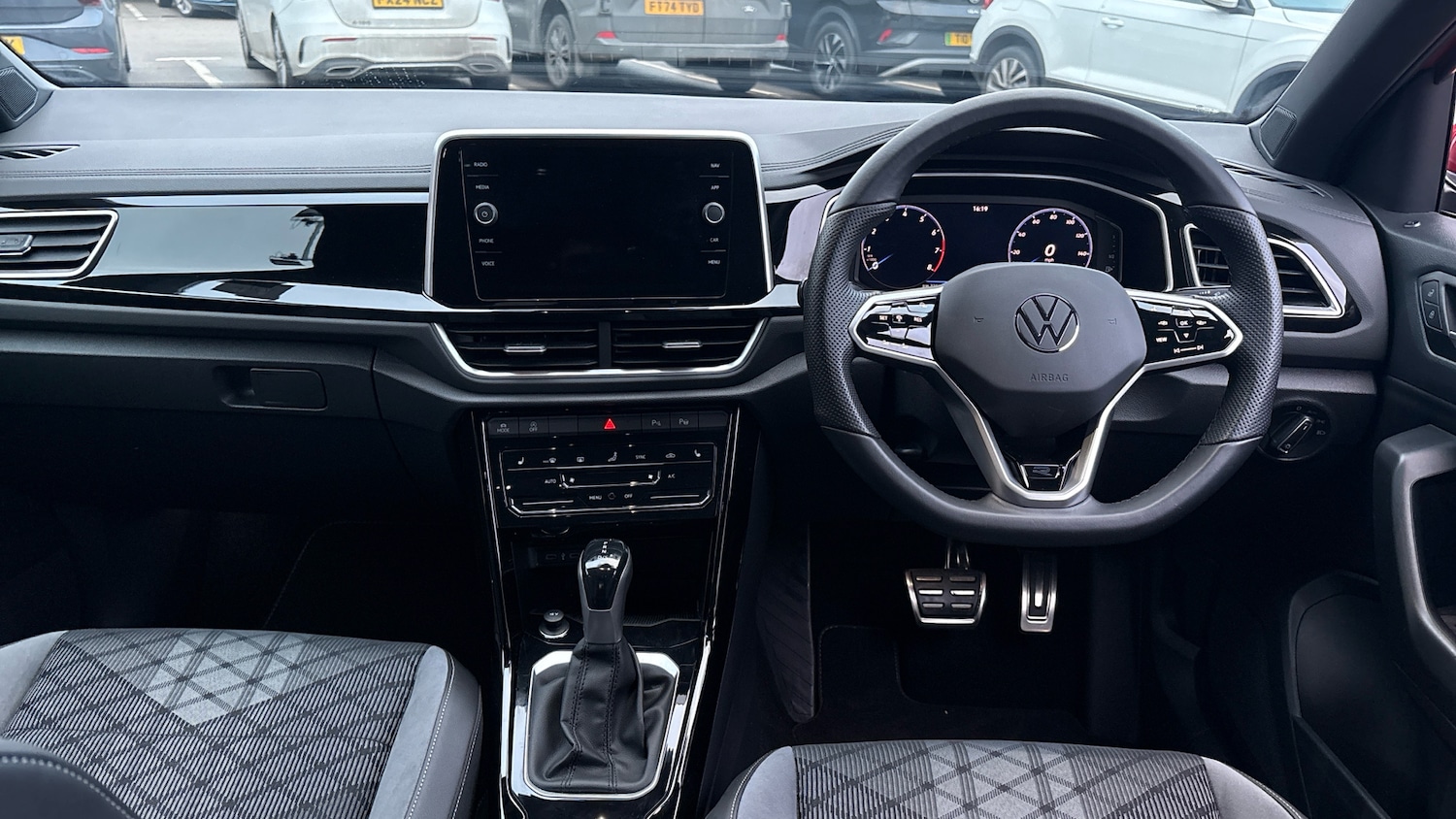 Used Volkswagen T-Roc 2023 for sale - 77474977: Photo 9