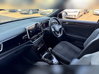 Used Volkswagen T-Roc 2024 for sale - 79173791: Photo
