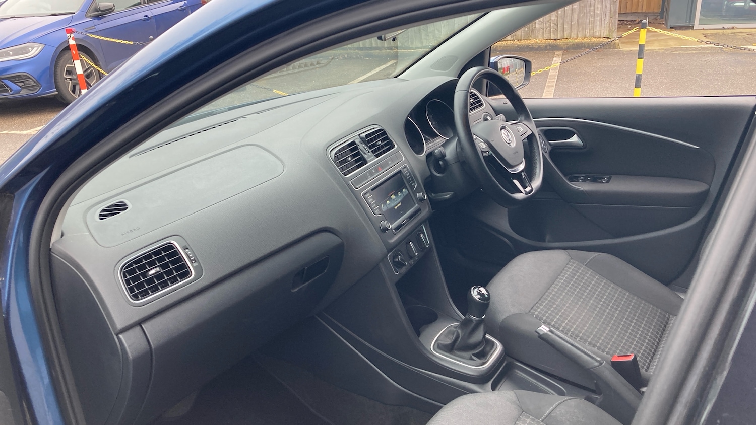 Used Volkswagen Polo 2016 for sale - 77575541: Photo 2