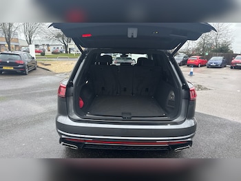 Used Volkswagen Touareg 2025 for sale - 77273500: Photo