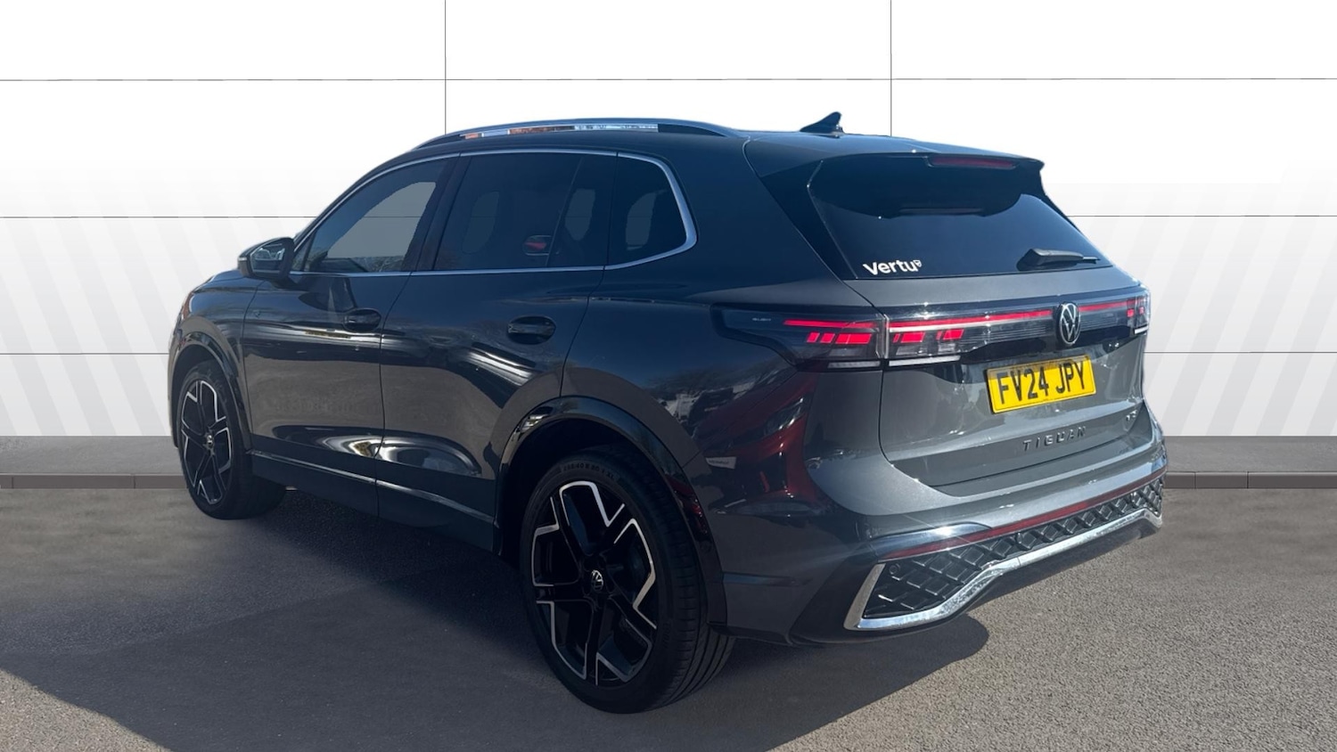 Used Volkswagen Tiguan 2024 for sale - 78176359: Photo 2