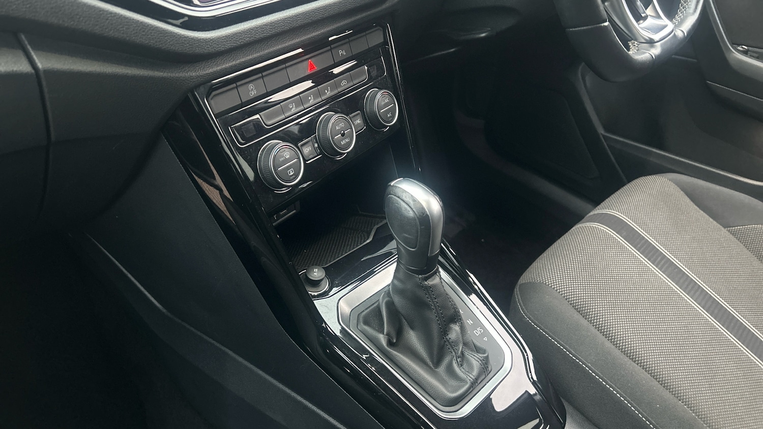 Used Volkswagen T-Roc 2021 for sale - 76451831: Photo 13