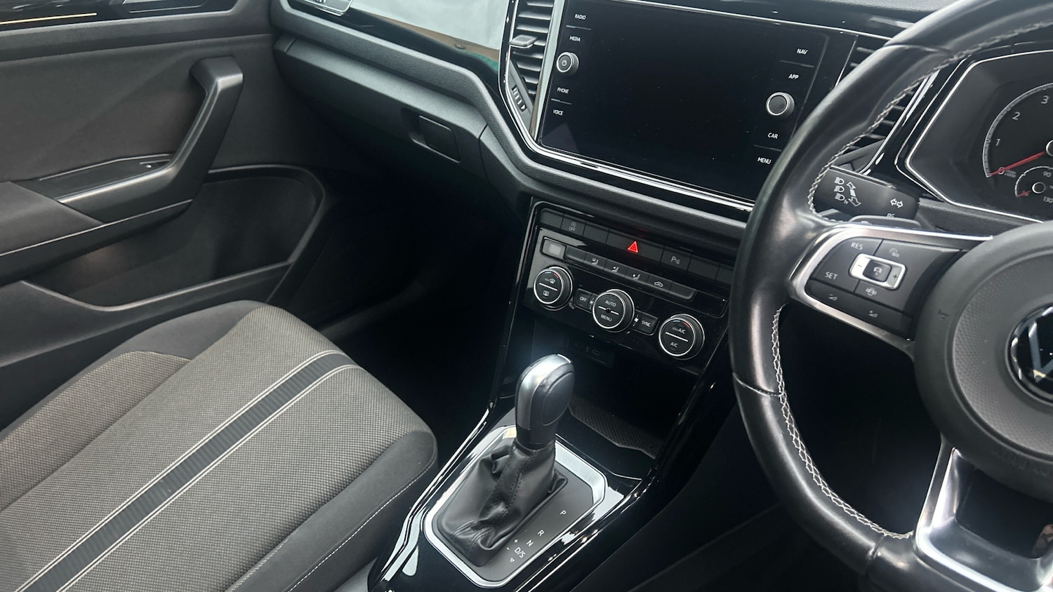 Used Volkswagen T-Roc 2021 for sale - 76451831: Photo 14