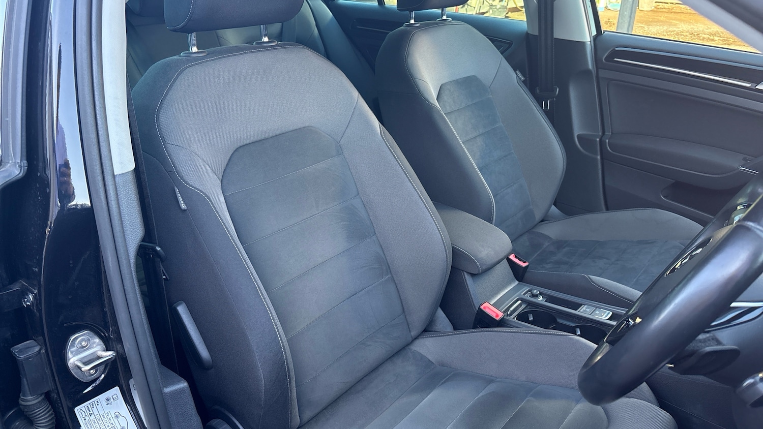 Used Volkswagen Golf 2018 for sale - 78011490: Photo 36