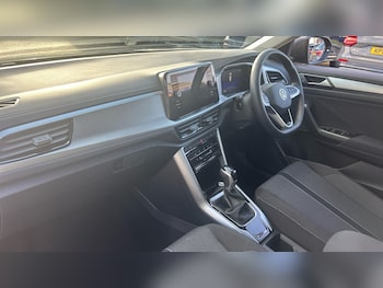 Used Volkswagen T-Roc 2025 for sale - 76945796: Photo