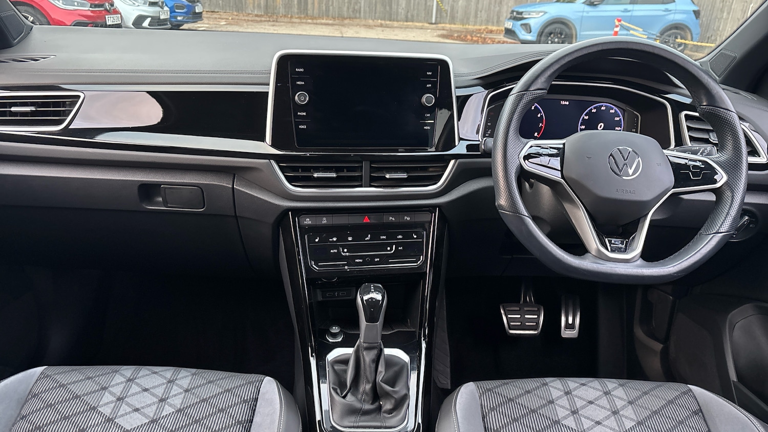 Used Volkswagen T-Roc 2022 for sale - 76451832: Photo 10