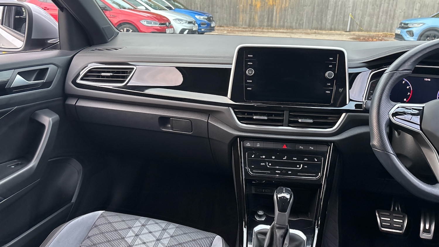 Used Volkswagen T-Roc 2022 for sale - 76451832: Photo 14