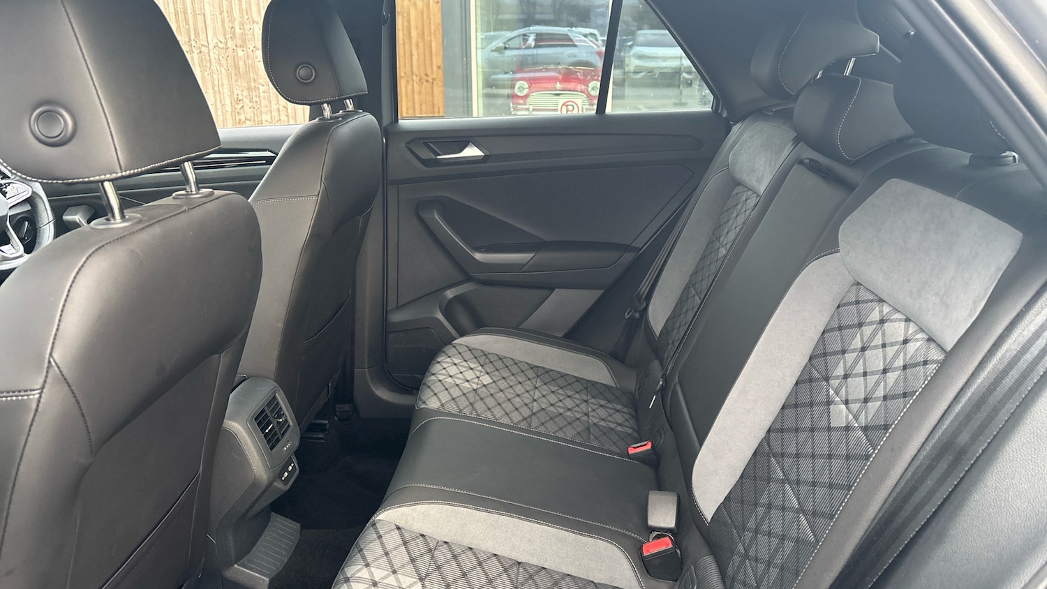 Used Volkswagen T-Roc 2022 for sale - 76451832: Photo 16