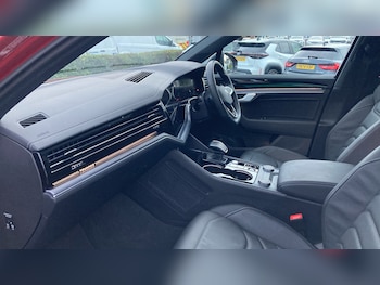 Used Volkswagen Touareg 2025 for sale - 76612519: Photo