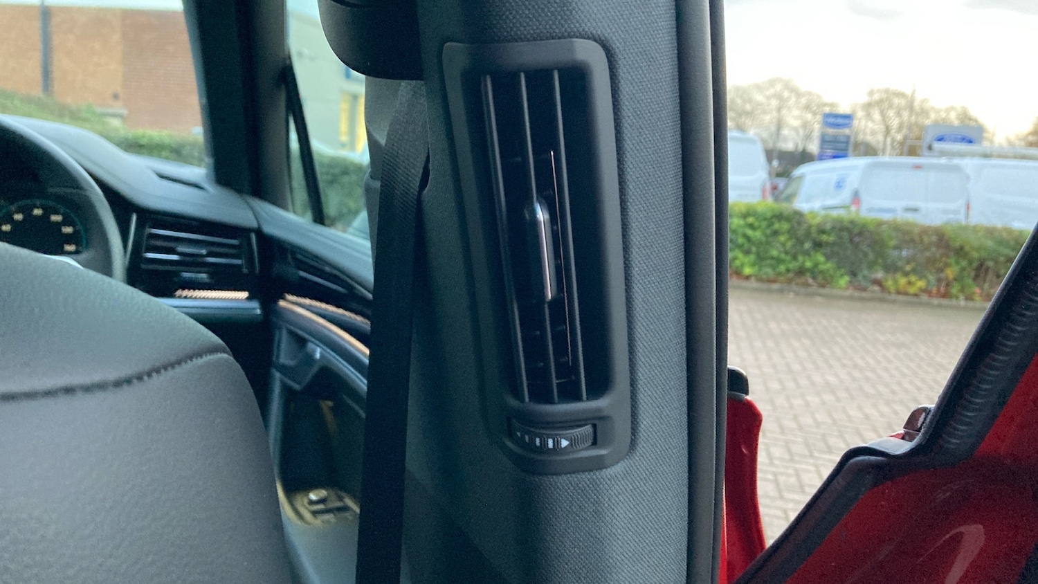 Used Volkswagen Touareg 2025 for sale - 76612519: Photo 31