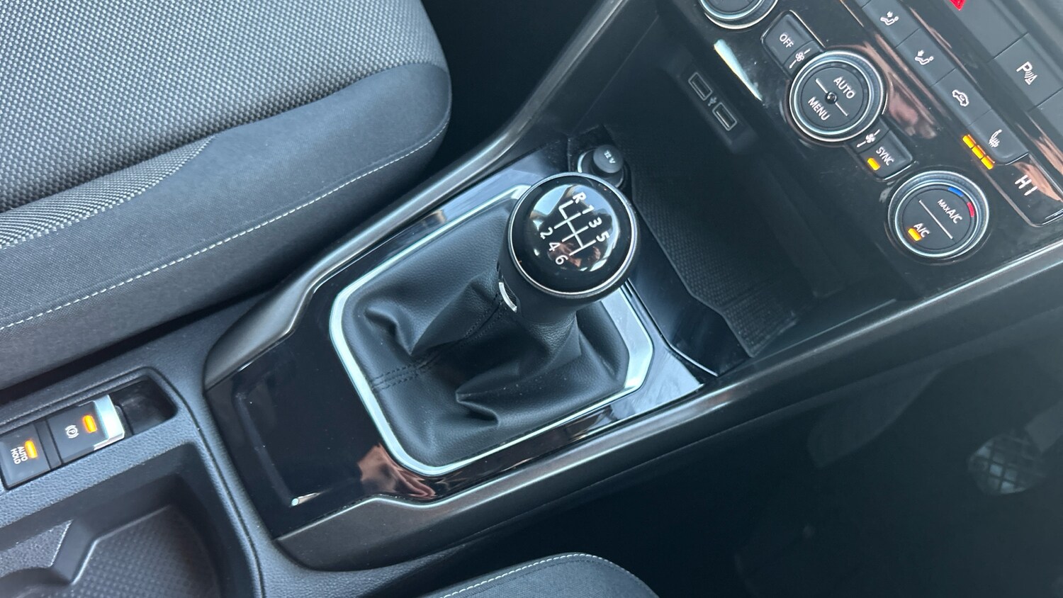 Used Volkswagen T-Roc 2019 for sale - 76894344: Photo 14