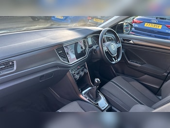 Used Volkswagen T-Roc 2019 for sale - 76894344: Photo