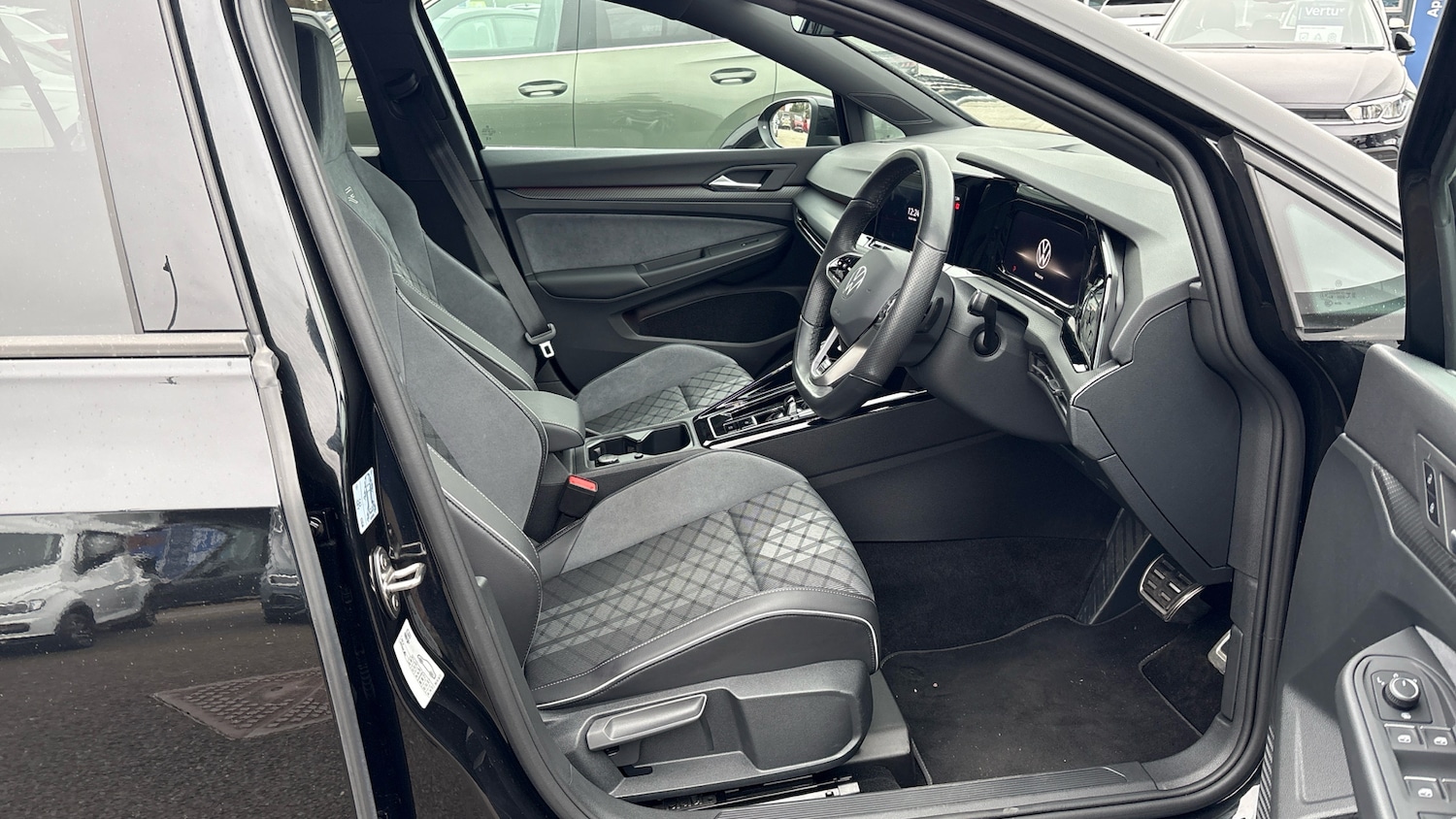 Used Volkswagen Golf 2024 for sale - 77984781: Photo 15