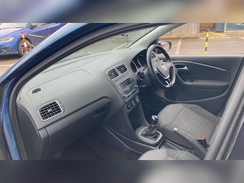 Used Volkswagen Polo 2016 for sale - 78379600: Photo